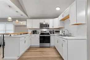 Edgewater Escape- Portage Lake View & Fireplace - Image 3
