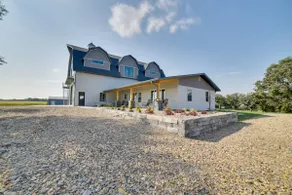 Views, Hot Tub & Rooftop Deck! Iowa Family Home - Image 3
