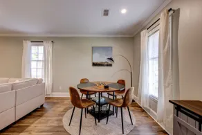 Spacious Updated Ranch W Fireplace And Firepit - Image 4
