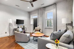 Perfect Location - King Street Condo - Image 2