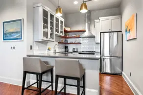 Perfect Location - King Street Condo - Image 4