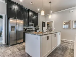 Luxury Living Without the Commitment - Image 2