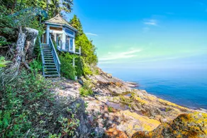 Seacliff on Lake Superior in Lutsen, Minnesota - Image 3