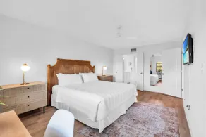 F-335 - Modern Interior, 3rd Floor, Privacy - Image 2