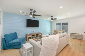 Sunny Haven: 1BR Townhome in Fort Walton - Image 3