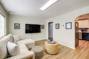 2 Mi to Potomac Mills: Modern Home in Woodbridge - Image 4