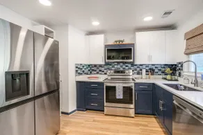 2 Mi to Potomac Mills: Modern Home in Woodbridge - Image 3