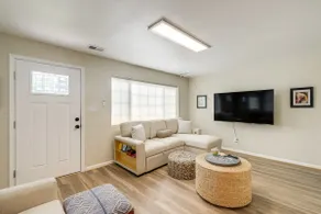 2 Mi to Potomac Mills: Modern Home in Woodbridge - Image 2