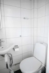 Cozy 1 bedroom apt in Norrmalm with french balcony - Image 5