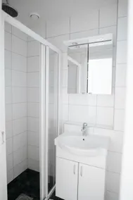 Cozy 1 bedroom apt in Norrmalm with french balcony - Image 4