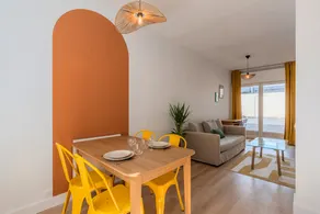 Well-equipped two-room apartment close to metro, with parking - Image 5