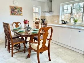 2-Bedroom Swan Cottage, Canal View, Parking,Oxford - Image 5
