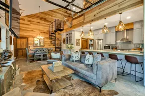 Whitetail Creek Lodge Close to Campus - Image 2