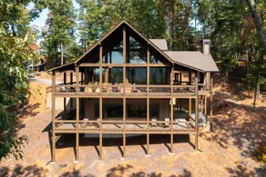 Luxury Cabin w/ Stunning Mountain Views & Hot Tub - Image 5