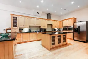 Specious Family Kensington 5-bed House, Sleeps 10 - Image 3