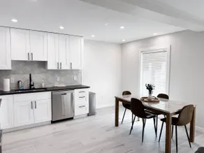Sleek Condo by the Beach - Image 3