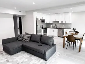 Sleek Condo by the Beach - Image 4