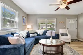 Wonderful 3br/1ba home, Walk to Uptown/ISU, Dog Fr - Image 2