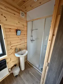 Luxury Glamping pod 6 with wood fired hot tub - Image 5