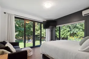 Chemainus riverside home- Trampoline + fire pit - Image 4