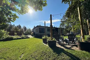 Chemainus riverside home- Trampoline + fire pit - Image 2
