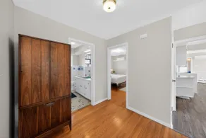 Bright & Spacious 2BR Home in Niles, IL - Ideal fo - Image 5