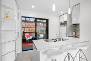 Superb Esplanade Beach House 8 - Image 4