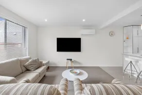 Superb Esplanade Beach House 8 - Image 3