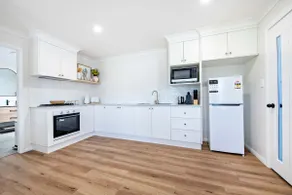 Cozy Getaway - Modern Central Unit | Garden View - Image 3