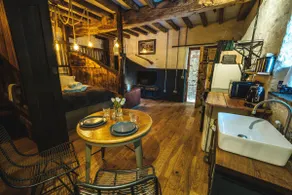 The Shergar Suite - Rustic Couples' Retreat - Image 4