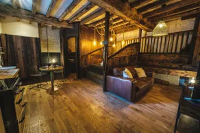 The Shergar Suite - Rustic Couples' Retreat - Image 2