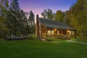 Relaxing 3BR Log Cabin Getaway w/ Firepit in Stowe - Image 2