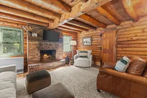 Relaxing 3BR Log Cabin Getaway w/ Firepit in Stowe - Image 4
