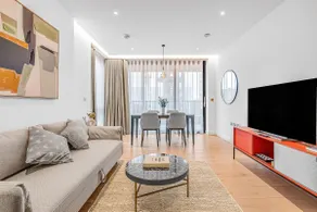 London Magic Awaits | 2BR Flat - Image 5