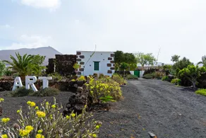 Bohemian Art House - 2BR in Yaiza & Garden - Image 3