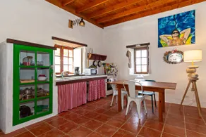 Bohemian Art House - 2BR in Yaiza & Garden - Image 4