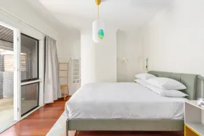Stylish 2-Bed Cottage in Trendy Erskineville - Image 2