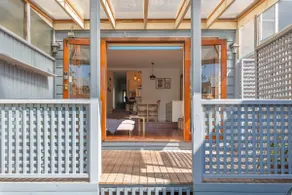 Stylish 2-Bed Cottage in Trendy Erskineville - Image 4