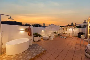 The Chester - Coastal Courtyard with Outdoor Bath - Image 4