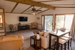 Richmond Lakeside Retreat - Image 2