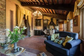 La Dimora dei Conti, Indulge in a Country Farmhouse Apartment with Jacuzzi Facing the Town! - Image 5