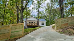 Melody Ridge | Downtown | WiFi, King Suite, 4 TVs - Image 2