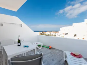 Style and Comfort: Marina Primavera 88 - Image 2