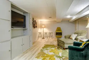 < 1 Mi to Lambeau Field: Green Bay Home w/ Grill! - Image 2