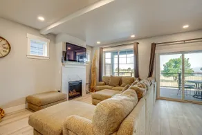 Beautiful Water Views: Coastal Oregon Townhome! - Image 2