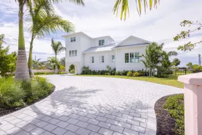 Brand New & Private Pool - Palmgale House - Image 2