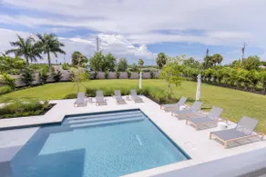 Brand New & Private Pool - Palmgale House - Image 4