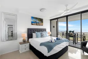 Rydges Plaza Esplanade Luxury 2-Bedroom Apartment - Image 4