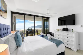 Rydges Plaza Esplanade Luxury 2-Bedroom Apartment - Image 5