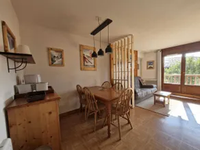 Cozy apartment with balcony and mountain view - Image 5
